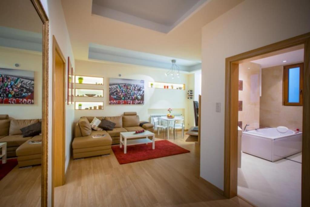 High Tech - Luxurious Apartment صوفيا المظهر الخارجي الصورة